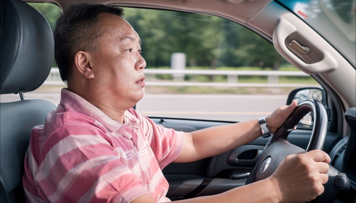 女子舉報(bào)丈夫開(kāi)車看美女，婚姻中的信任危機(jī)與行為反思，女子舉報(bào)丈夫開(kāi)車看美女，婚姻信任危機(jī)與行為反思探討