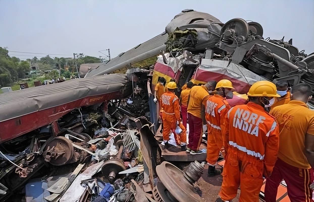 火車脫軌撞車事故頻發(fā)原因深度解析，火車事故頻發(fā)，深度剖析脫軌撞車原因