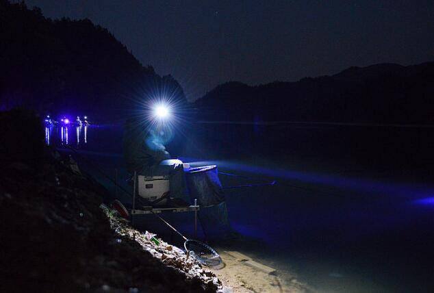 三大公認(rèn)最好的夜釣燈，探索夜間垂釣的神秘之光，三大夜間垂釣神器，夜釣燈探索神秘之光