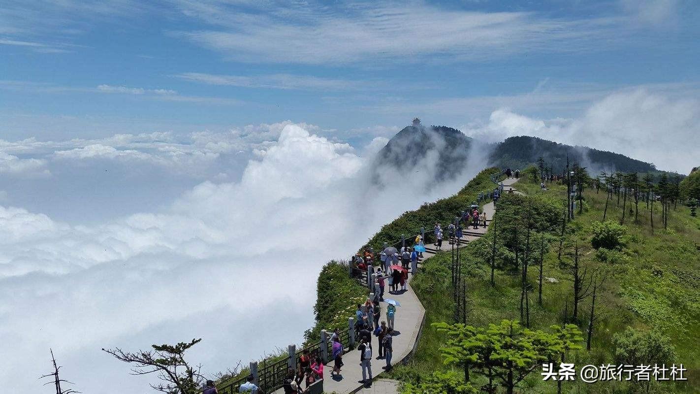 峨眉山，神秘的宗教圣地與哪位菩薩的道場，峨眉山，神秘的宗教圣地與菩薩的道場探秘